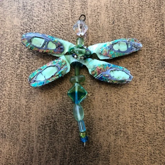 Iridescent dragonfly pendant, artisan-made, in beautiful shades of green - Picture 3 of 8
